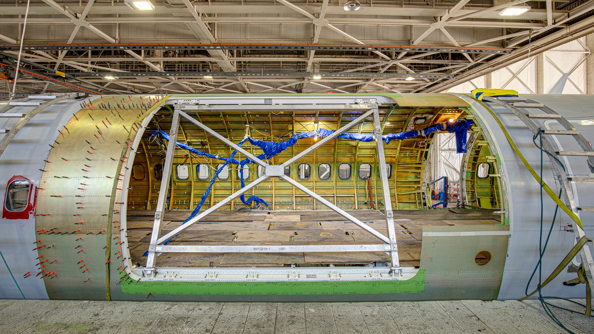 757 Cargo Door Mod HiRes-2